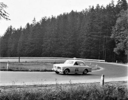 Gunnar Andersson i Gunnar Häggbom – Volvo 122 S.